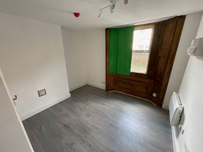 1 Bedroom Flat To Rent In Upper Claption, London, E5