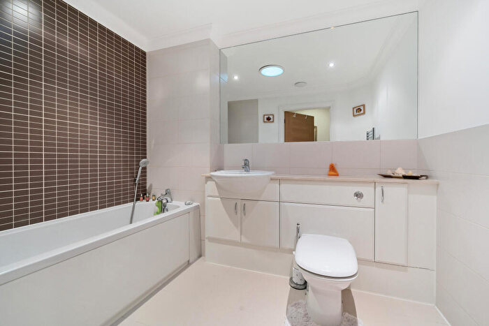 2 Bedroom Apartment For Sale In Upcross Gardens Reading, RG1
