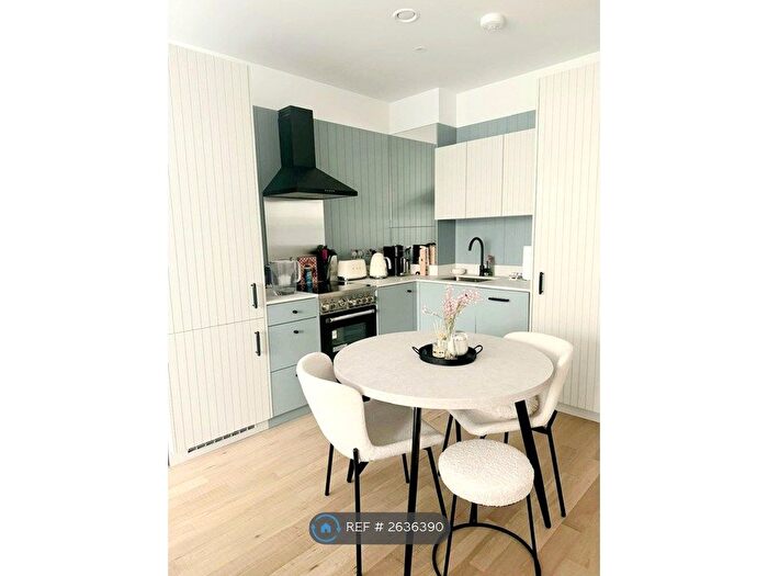 1 Bedroom Flat To Rent In West Bradbury Yard, Brentford, TW8