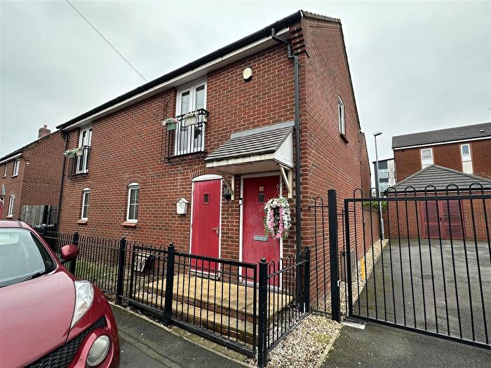 2 Bedroom Flat For Sale In Dixon Street, Manchester, M40