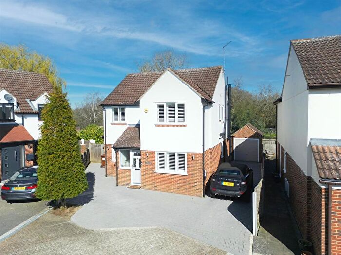4 Bedroom Detached House For Sale In Priory Mead, Doddinghurst. Brentwood, CM15