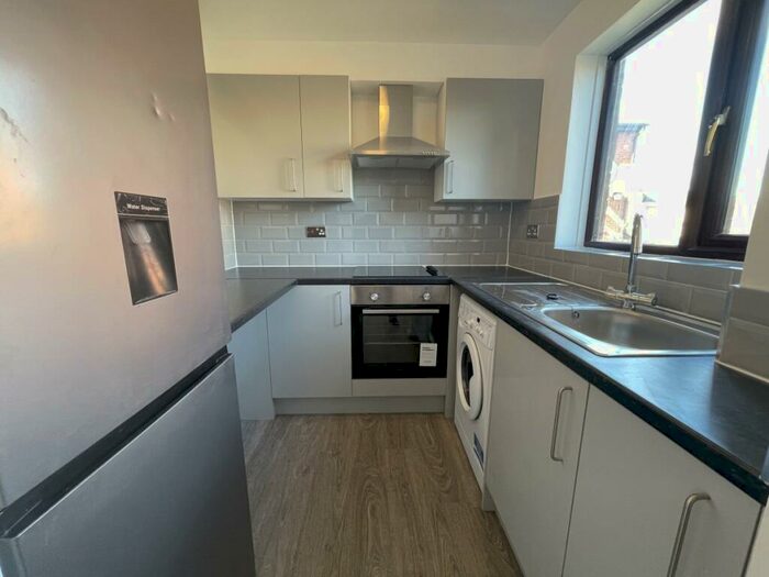 1 Bedroom Flat To Rent In Plowman Close, Edmonton, N18