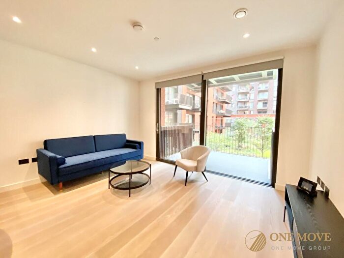 1 Bedroom Flat To Rent In Embassy Garden, Nine Elms, SW11