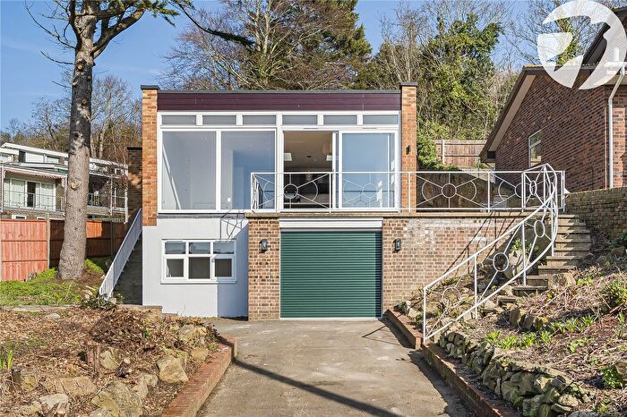 3 Bedroom Bungalow For Sale In Leith Park Road, Gravesend, Kent, DA12