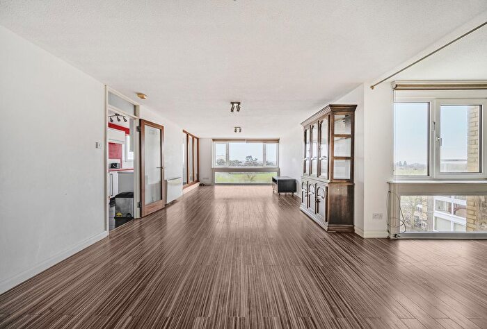 2 Bedroom Flat For Sale In Durdham Park, Bristol, Somerset, BS6