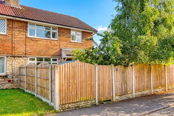 3 Bedroom Semi-Detached House For Sale In Springfield Close, Clowne, S43