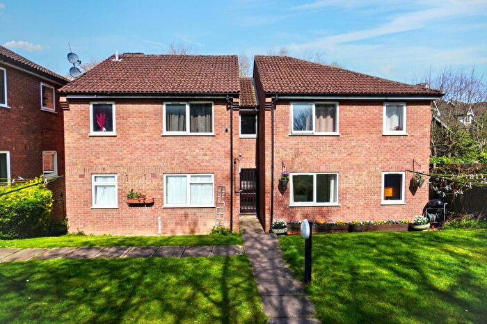 2 Bedroom Flat For Sale In Eaton Avenue, High Wycombe, HP12