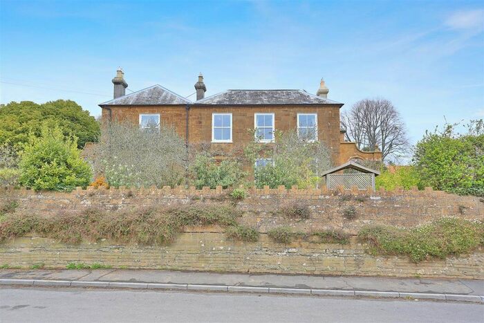 3 Bedroom Property For Sale In Merriott Road, Hinton St. George, TA17