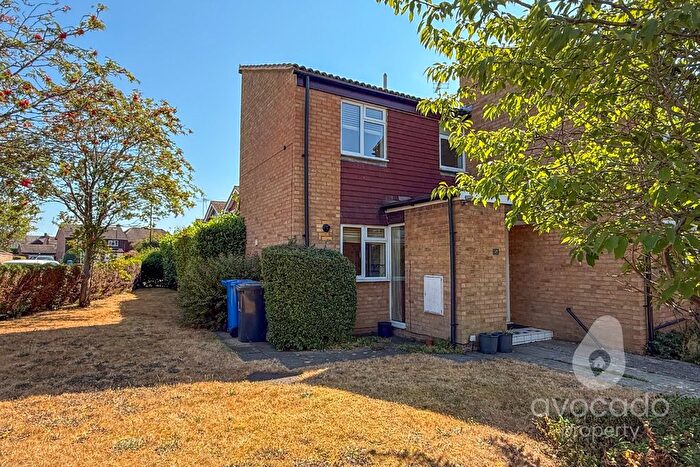 2 Bedroom End Of Terrace House For Sale In Purssell Close, Maidenhead, Berkshire, SL6