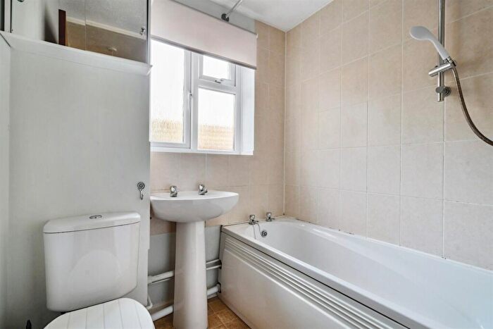 1 Bedroom Flat To Rent In Caernarvon Road, Chichester, PO19