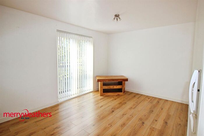 2 Bedroom Flat For Sale In Lady Oak Way, Herringthorpe, Rotherham, S65