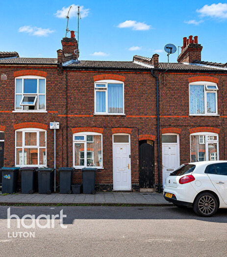 3 Bedroom Terraced House For Sale In Ridgway Road, Luton, LU2
