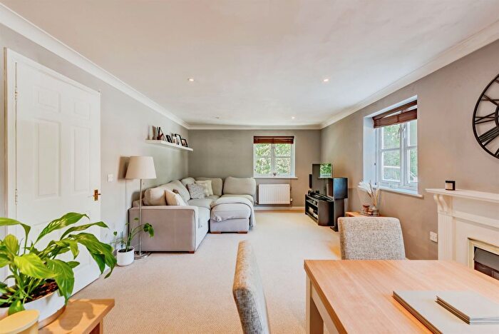 1 Bedroom Flat For Sale In Talfourd Way, Redhill, RH1