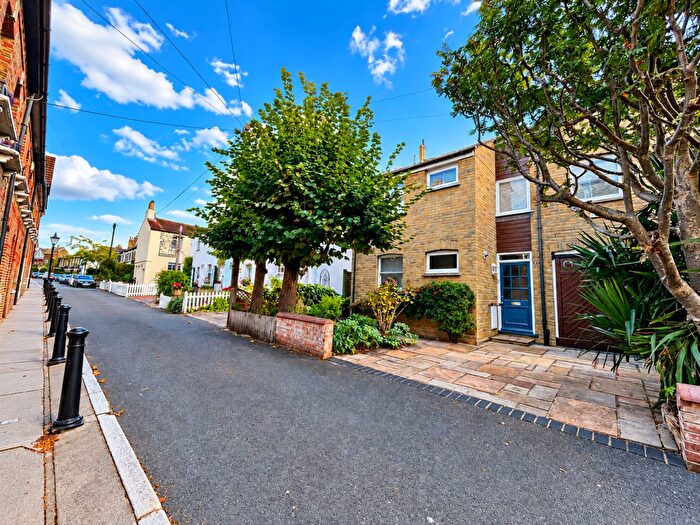 4 Bedroom Semi-Detached House For Sale In Chancery Lane, Beckenham, BR3