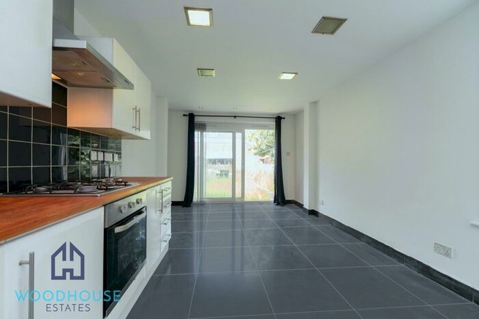 3 Bedroom Terraced House To Rent In Bexhill Road, London, N11