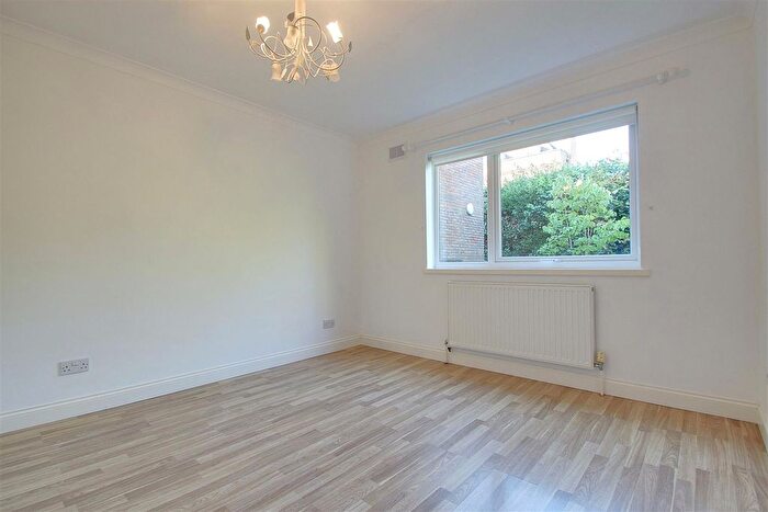 1 Bedroom Flat To Rent In High Street, Kings Langley, WD4