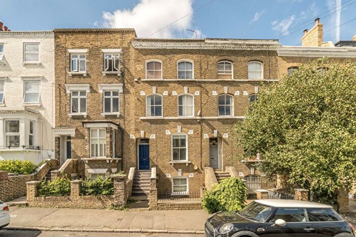 3 Bedroom Flat To Rent In Lambourn Road, Clapham, SW4
