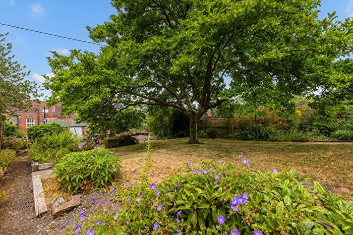 7 Bedroom Terraced House For Sale In High Street, Hungerford, Berkshire, RG17