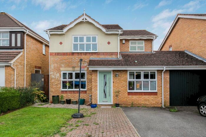 3 Bedroom Link Detached House To Rent In Longacres, St Albans, AL4