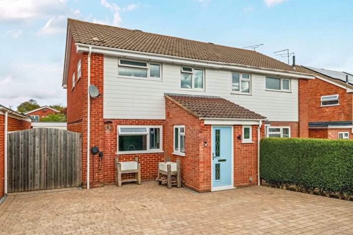 3 Bedroom Semi-Detached House For Sale In Kestrel Road, Basingstoke, RG22