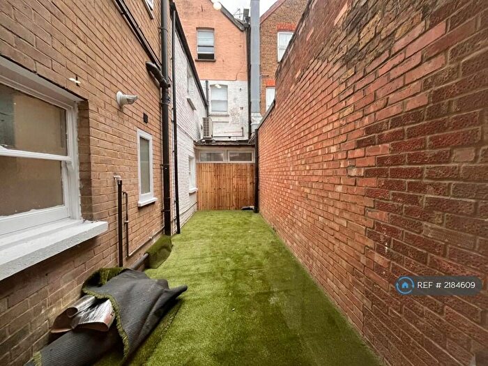 3 Bedroom Flat To Rent In West Green Road, London, N15