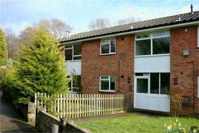 2 Bedroom Flat To Rent In New Road, Netley Abbey, Southampton, SO31