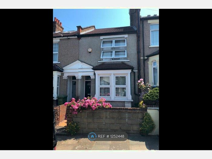 2 Bedroom Terraced House To Rent In Crumpsall Street, London SE2