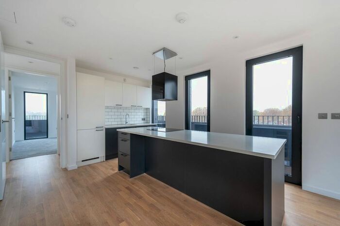 3 Bedroom Flat To Rent In The Vale, Acton, London, W3