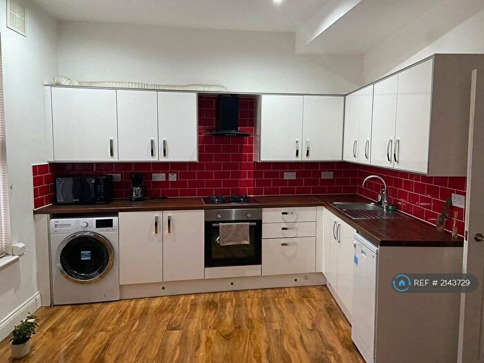 2 Bedroom Flat To Rent In Station Road, London, NW10