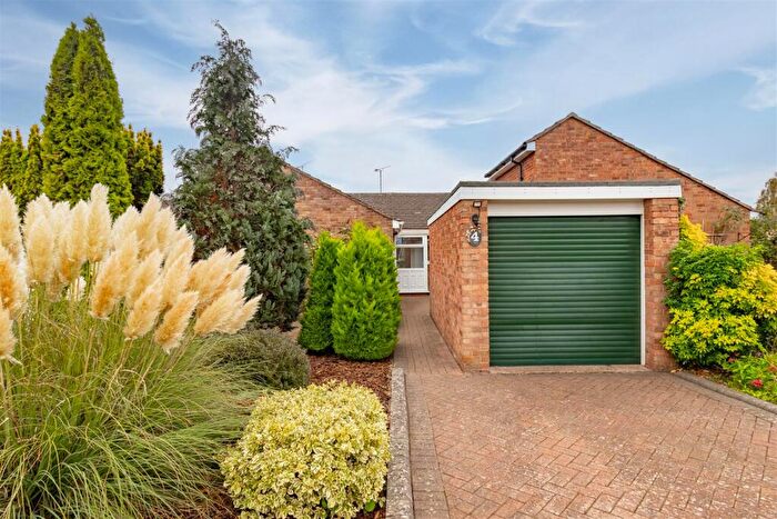 3 Bedroom Detached Bungalow For Sale In Meadow Road, Southam, CV47