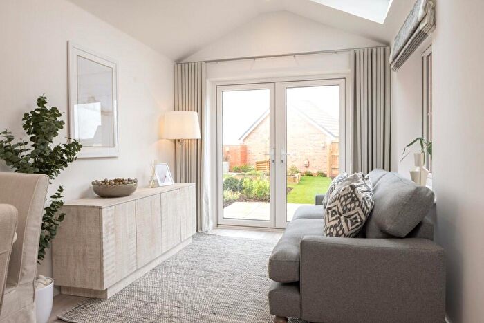 3 Bedroom Semi Detached House For Sale In Knights Grove, Coley Farm, Stoney Lane, Ashmore Green, Thatcham, Berkshire, RG18