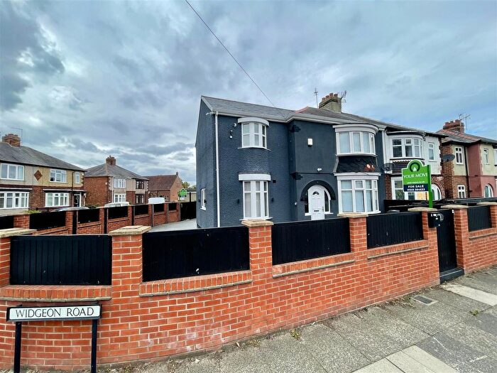 4 Bedroom Semi-Detached House For Sale In Widgeon Road, Darlington, DL1