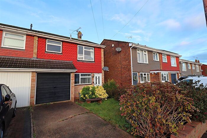 3 Bedroom End Terrace House For Sale In Langdale Close, Rainham, ME8