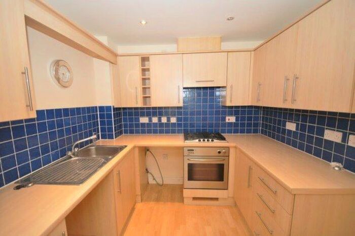 2 Bedroom Flat To Rent In Keating Close, Rochester, ME1