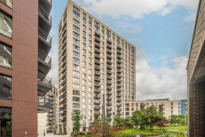 2 Bedroom Flat To Rent In Botanic Square, London City Island, E14