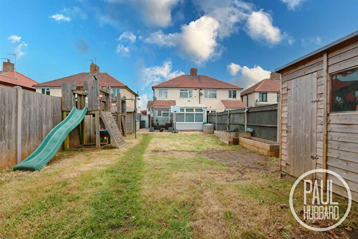 3 Bedroom Semi Detached House For Sale In Kimberley Road, Lowestoft, NR33