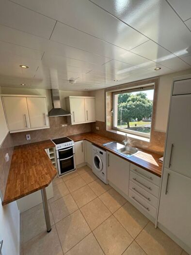 2 Bedroom Flat To Rent In Yarrow Terrace, Dundee, DD2