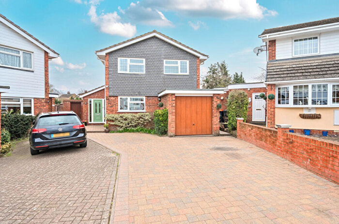 4 Bedroom Detached House For Sale In St. Christophers Close, Dunstable, Bedfordshire, LU5