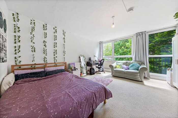 3 Bedroom Maisonette To Rent In Camden, Cambridge Gate, NW1