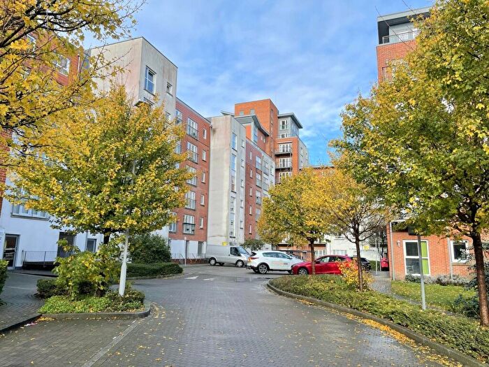2 Bedroom Apartment For Sale In Avenel Way, Poole, BH15