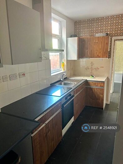 3 Bedroom Terraced House To Rent In Windermere Street, Leicester, LE2