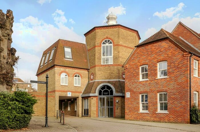 1 Bedroom Flat To Rent In High Street, Rickmansworth, WD3