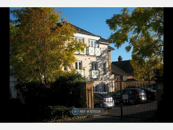 2 Bedroom Flat To Rent In Roding Lane, Buckhurst Hill IG9