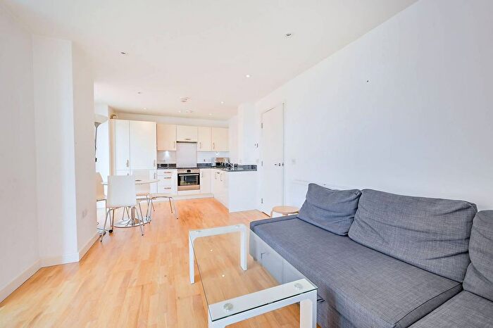 1 Bedroom Flat For Sale In High Street, Brentford, TW8