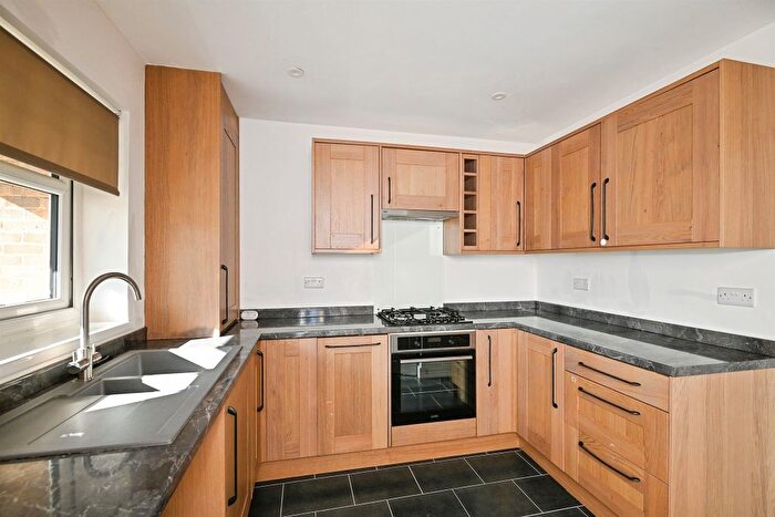 3 Bedroom Terraced House For Sale In Walderslade Road, Chatham, ME5