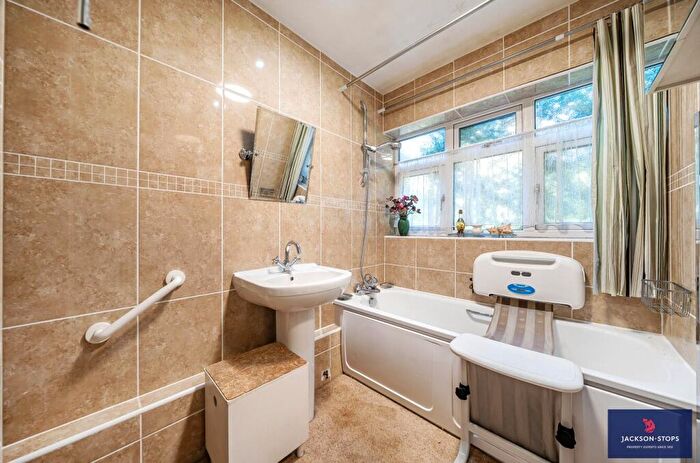 2 Bedroom Bungalow For Sale In Dene Close, Woburn Sands, Milton Keynes, Bedfordshire, MK17
