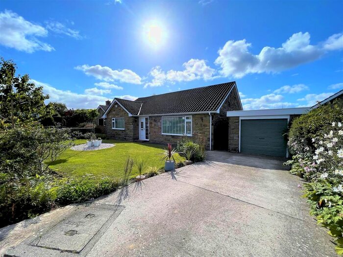 2 Bedroom Bungalow To Rent In Walmsley Gardens, Scarborough, YO12