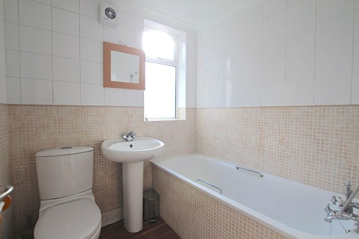 2 Bedroom Flat To Rent In Venetia Road, London, N4