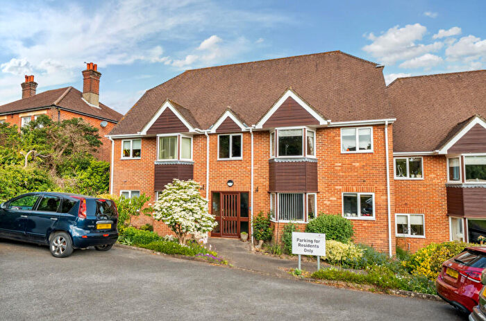 2 Bedroom Retirement Property For Sale In Ellingham Close, Alresford, Hampshire, SO24