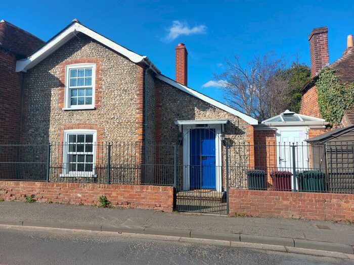 2 Bedroom Cottage To Rent In Chichester, PO19